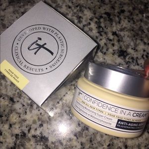 It cosmetics Confidence in a cream
